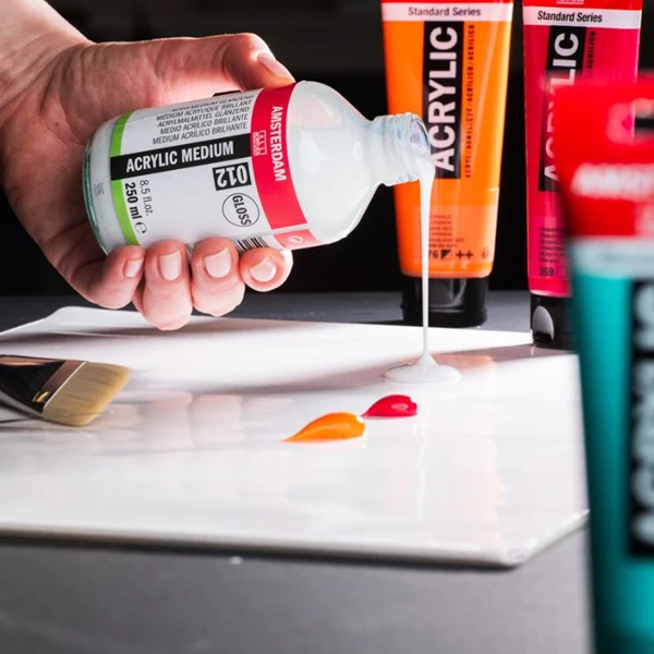 amsterdam akryylivärien apuaineet